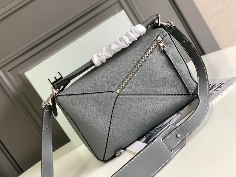 Loewe 061827 29x19.5x14c ss11 (8)