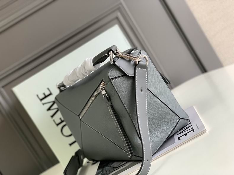 Loewe 061827 29x19.5x14c ss11 (9)