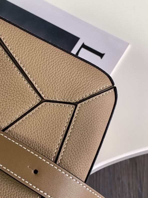 Loewe 061827 29x19.5x14c ss12 (5)