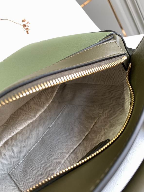 Loewe 061827 29x19.5x14c ss13 (2)