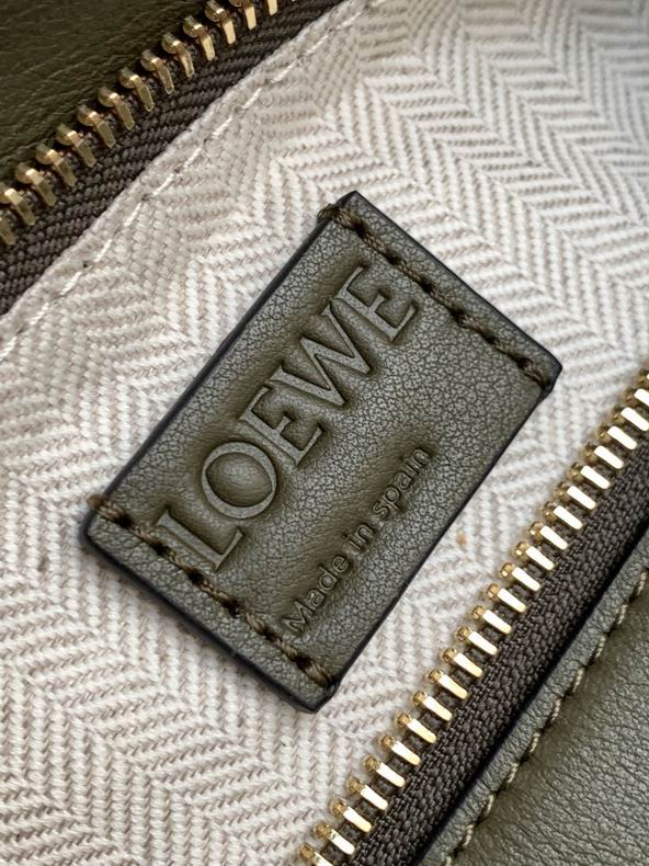 Loewe 061827 29x19.5x14c ss13 (3)
