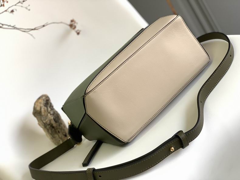 Loewe 061827 29x19.5x14c ss13 (6)