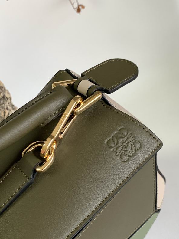 Loewe 061827 29x19.5x14c ss13 (7)