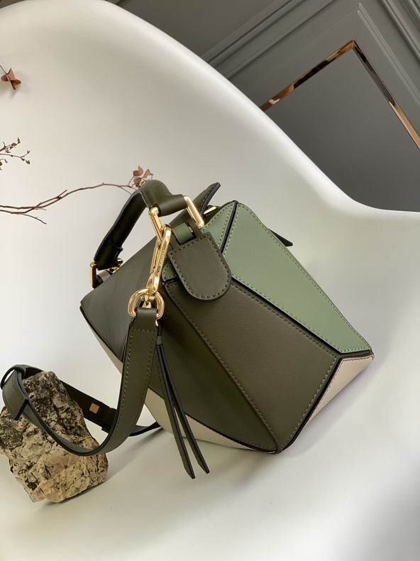 Loewe 061827 29x19.5x14c ss13 (9)