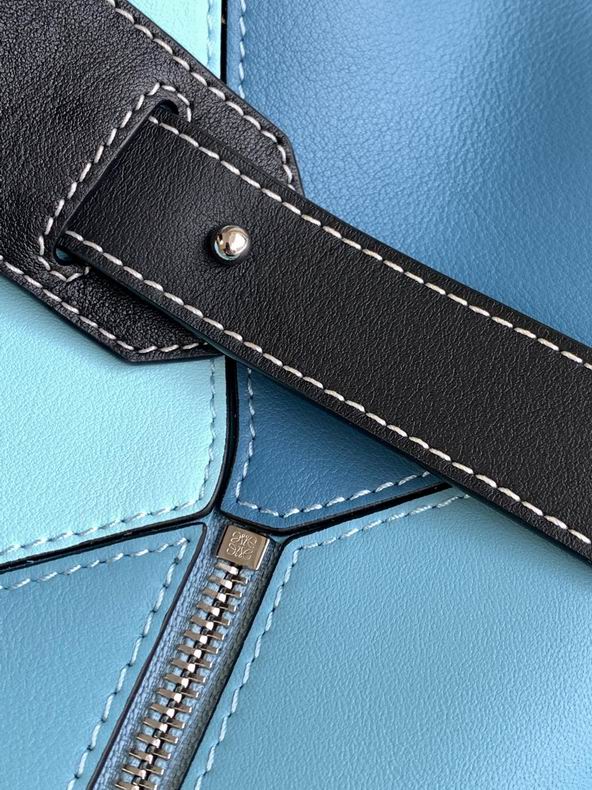 Loewe 061827 29x19.5x14c ss2 (3)