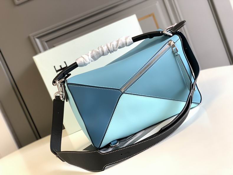 Loewe 061827 29x19.5x14c ss2 (8)