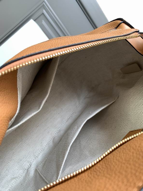 Loewe 061827 29x19.5x14c ss3 (3)