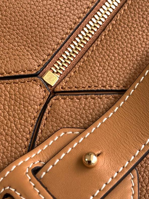 Loewe 061827 29x19.5x14c ss3 (4)