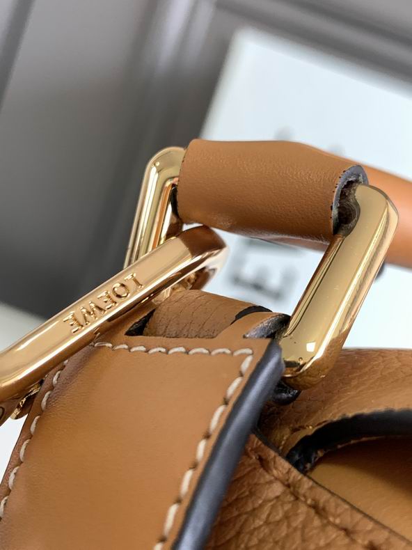 Loewe 061827 29x19.5x14c ss3 (5)