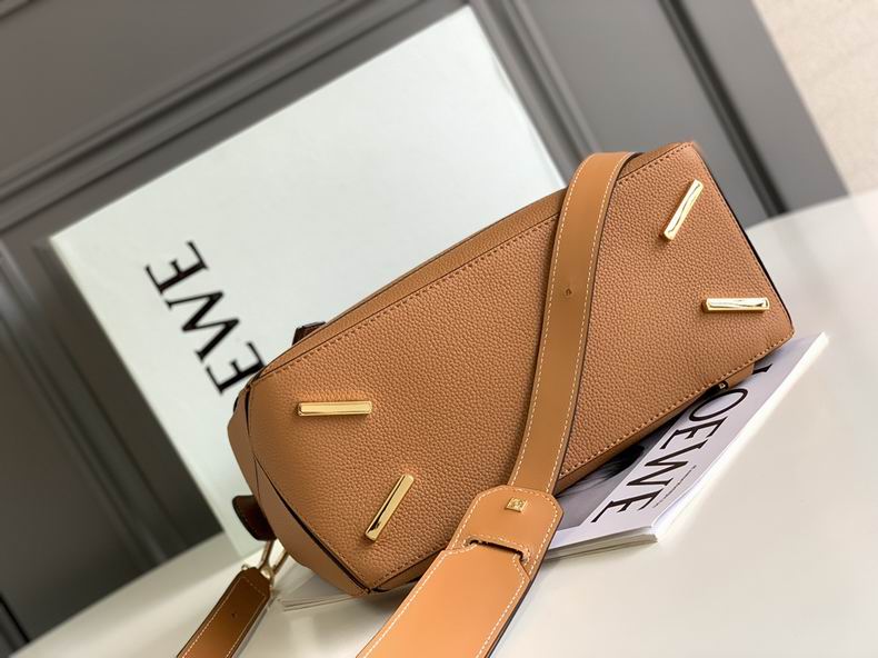 Loewe 061827 29x19.5x14c ss3 (6)