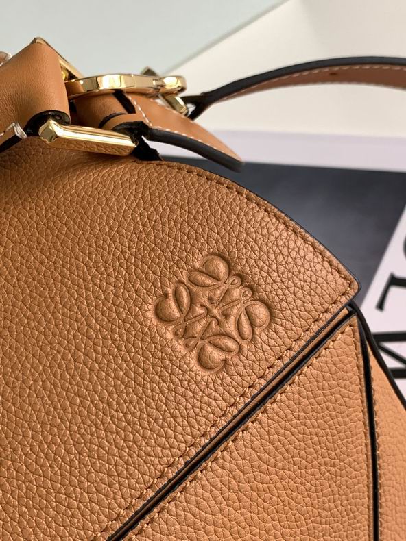 Loewe 061827 29x19.5x14c ss3 (7)