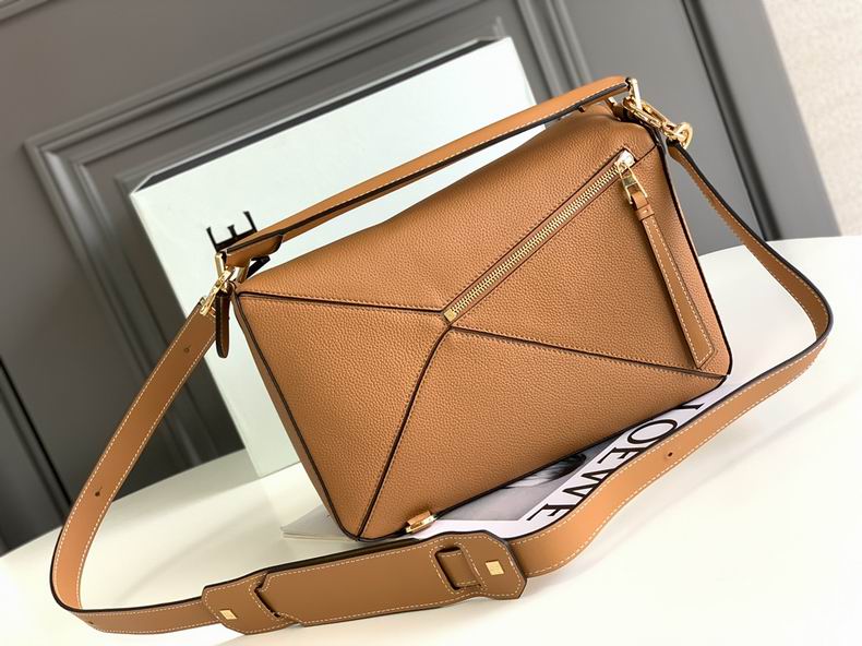 Loewe 061827 29x19.5x14c ss3 (8)