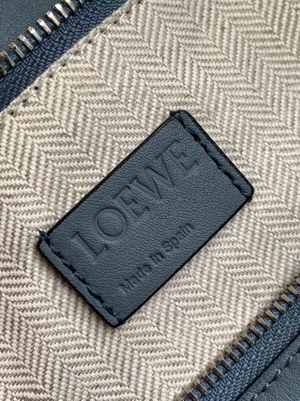 Loewe 061827 29x19.5x14c ss4 (3)