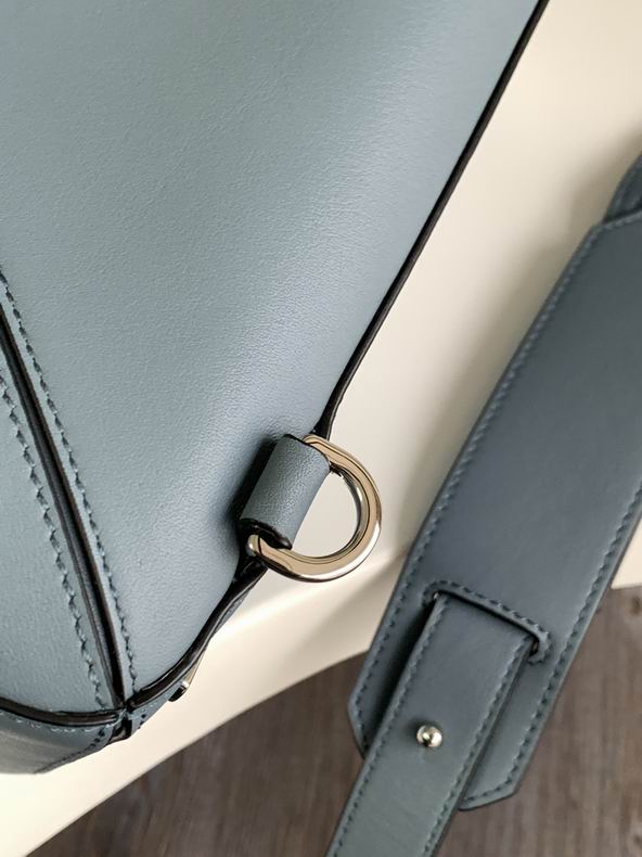 Loewe 061827 29x19.5x14c ss4 (4)