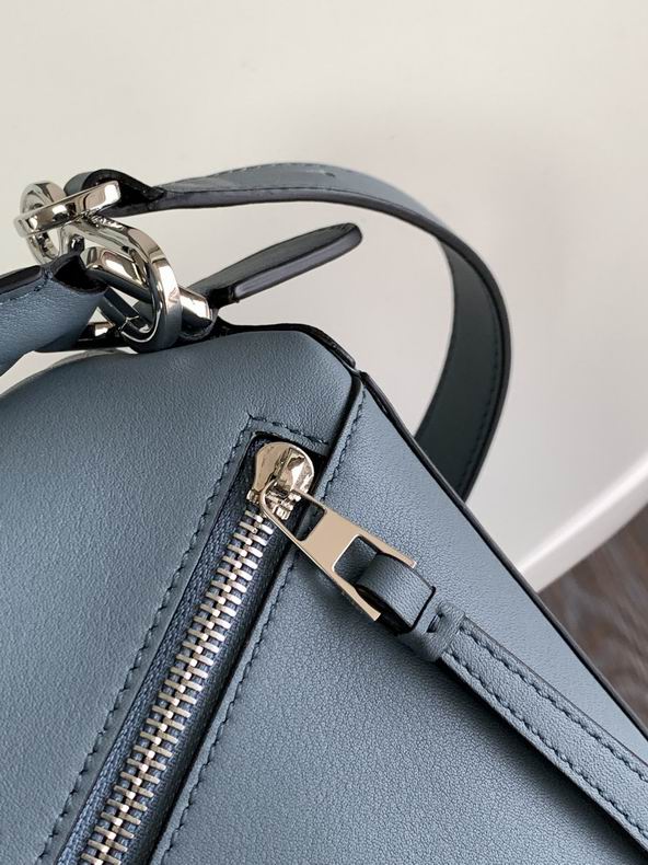 Loewe 061827 29x19.5x14c ss4 (5)