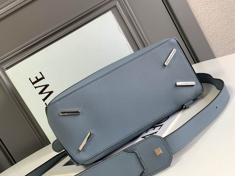 Loewe 061827 29x19.5x14c ss4 (6)