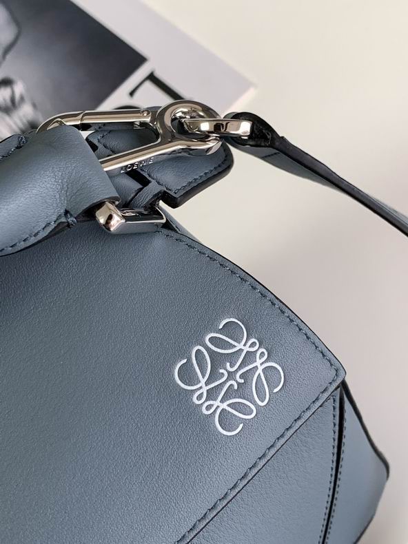 Loewe 061827 29x19.5x14c ss4 (7)