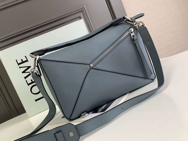 Loewe 061827 29x19.5x14c ss4 (8)