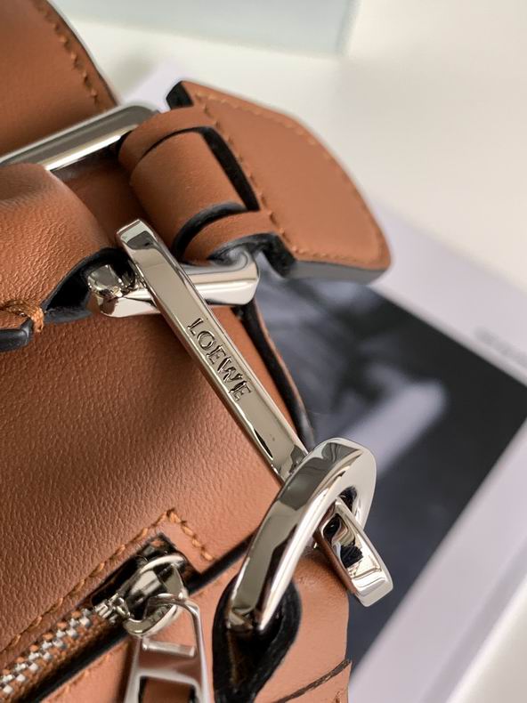 Loewe 061827 29x19.5x14c ss5 (7)