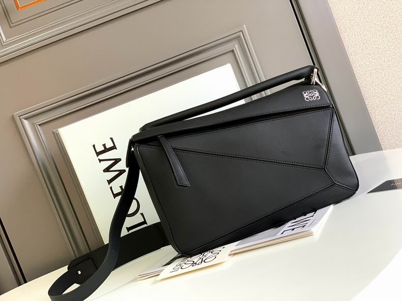 Loewe 061827 29x19.5x14c ss6 (1)