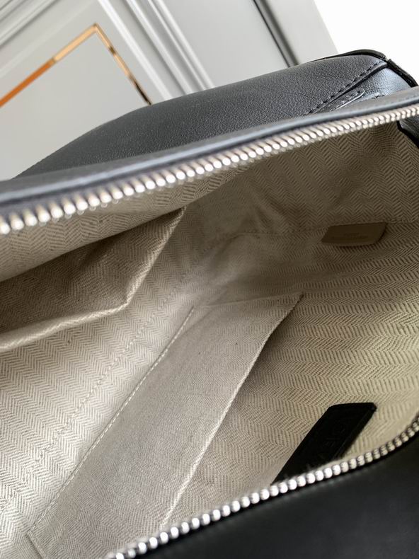 Loewe 061827 29x19.5x14c ss6 (2)