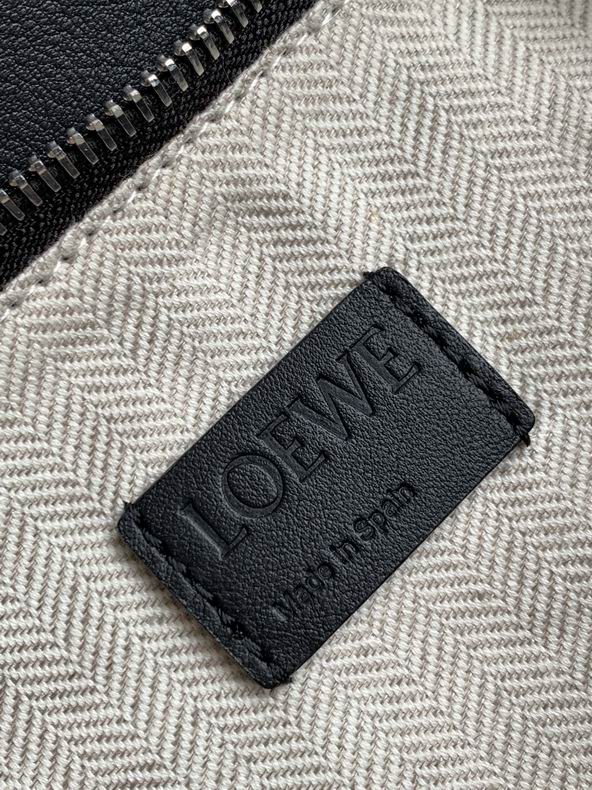 Loewe 061827 29x19.5x14c ss6 (3)