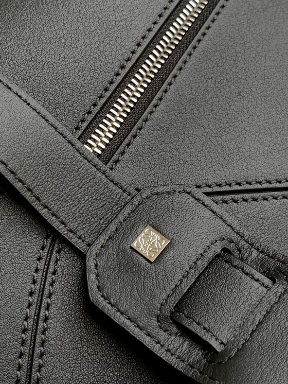 Loewe 061827 29x19.5x14c ss6 (5)