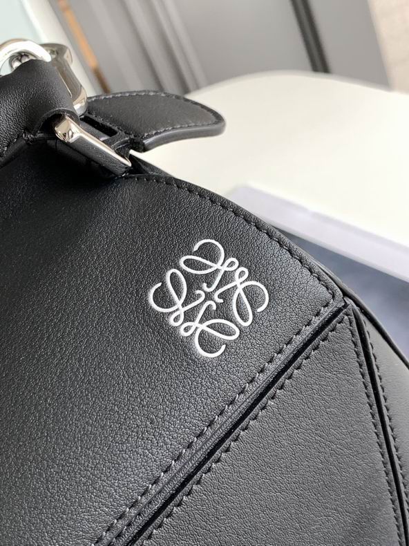 Loewe 061827 29x19.5x14c ss6 (7)