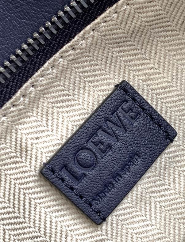 Loewe 061827 29x19.5x14c ss7 (3)