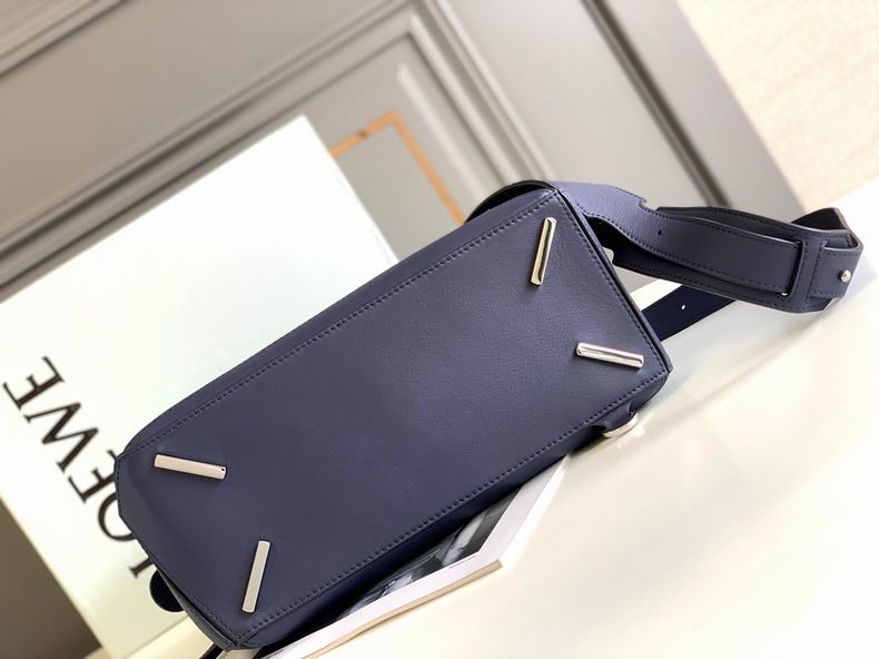 Loewe 061827 29x19.5x14c ss7 (6)