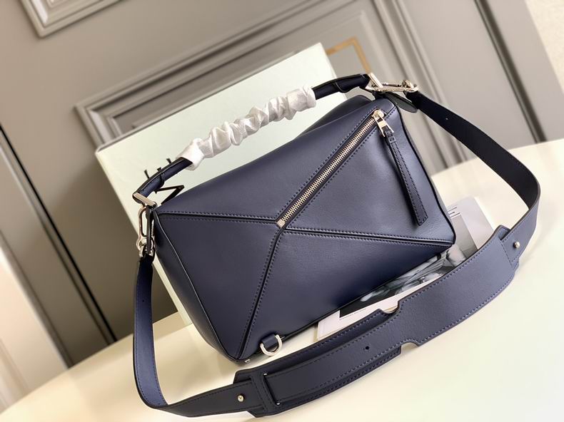 Loewe 061827 29x19.5x14c ss7 (8)