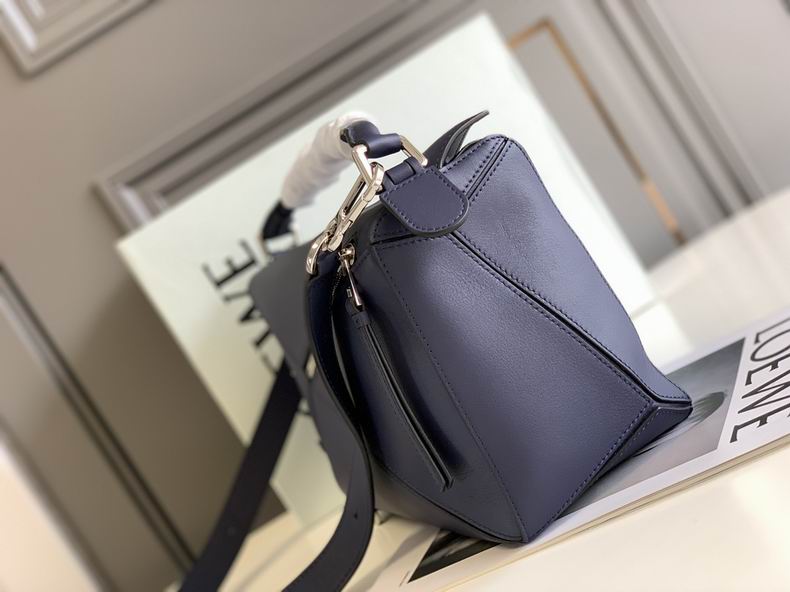 Loewe 061827 29x19.5x14c ss7 (9)