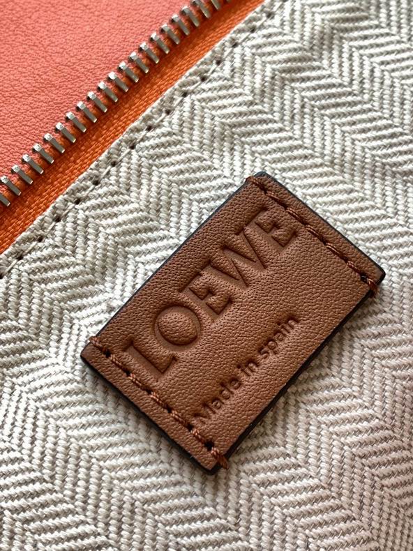 Loewe 061827 29x19.5x14c ss8 (2)