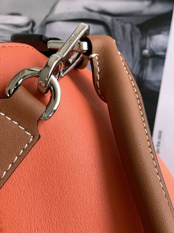 Loewe 061827 29x19.5x14c ss8 (5)