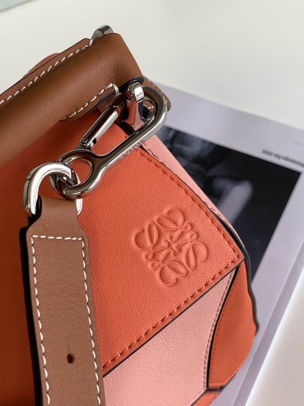 Loewe 061827 29x19.5x14c ss8 (6)