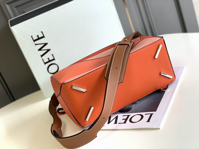 Loewe 061827 29x19.5x14c ss8 (7)