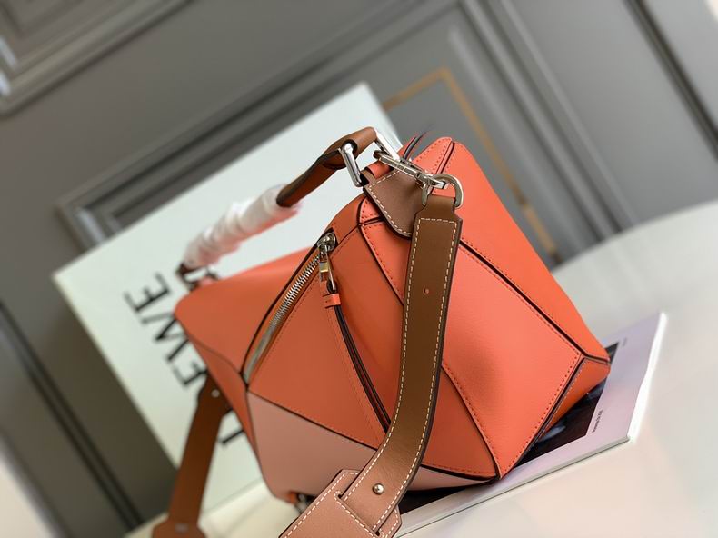 Loewe 061827 29x19.5x14c ss8 (9)