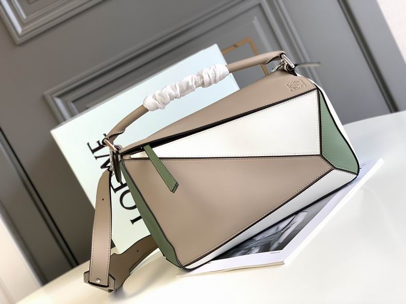 Loewe 061827 29x19.5x14c ss9 (1)