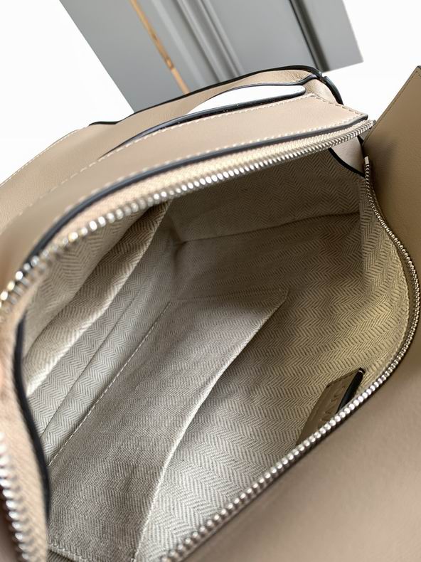 Loewe 061827 29x19.5x14c ss9 (2)