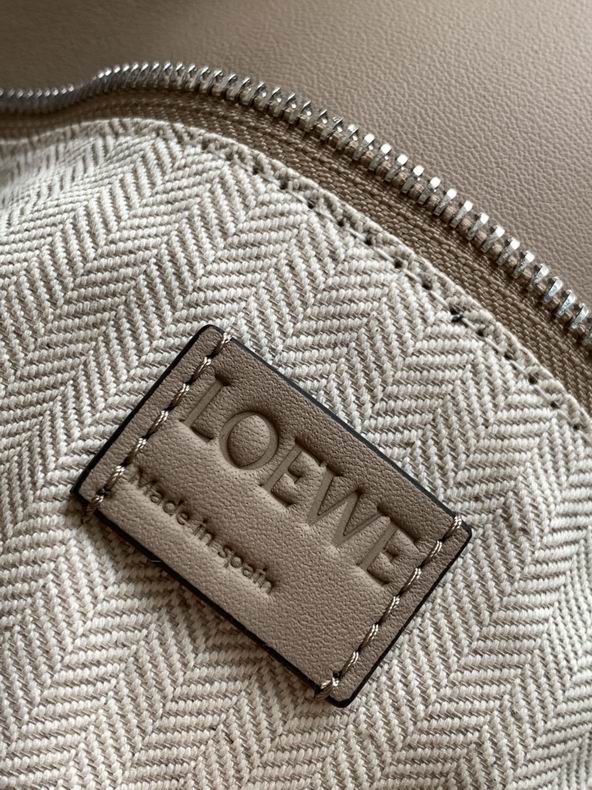 Loewe 061827 29x19.5x14c ss9 (3)