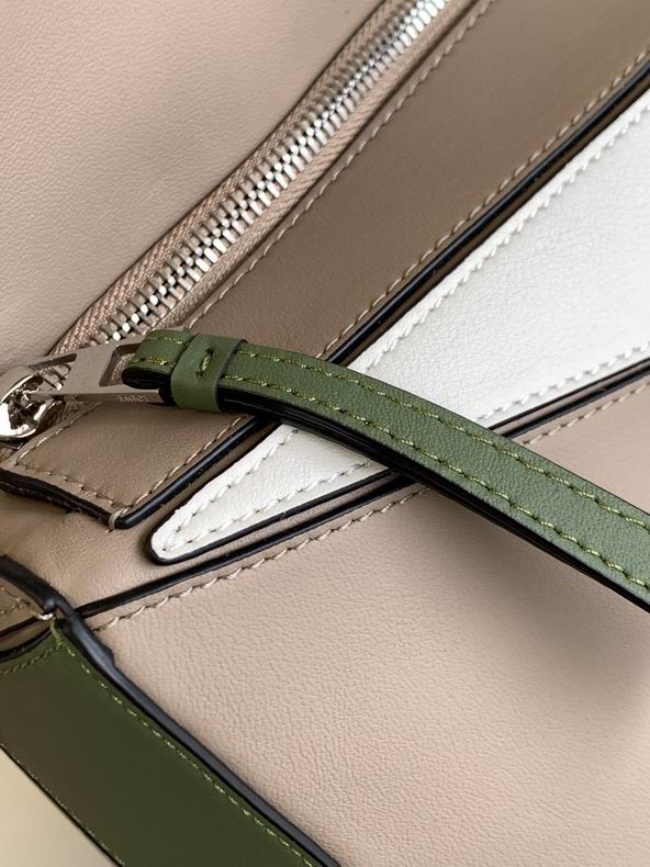 Loewe 061827 29x19.5x14c ss9 (5)