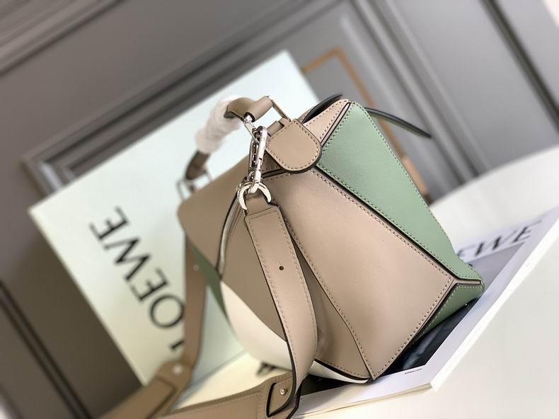 Loewe 061827 29x19.5x14c ss9 (9)