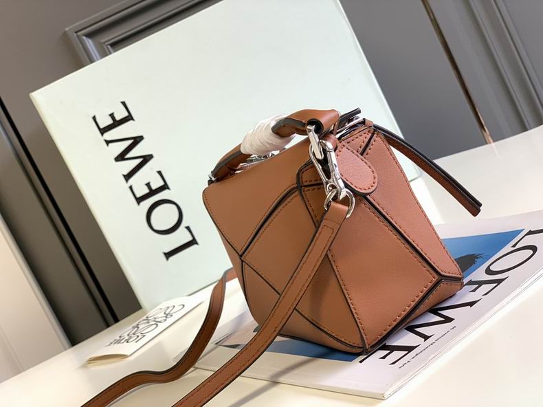 Loewe 061838 18x12.5x8cm ss1 (2)