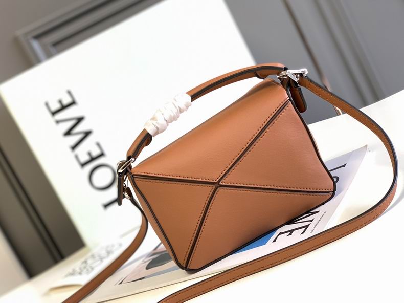 Loewe 061838 18x12.5x8cm ss1 (3)