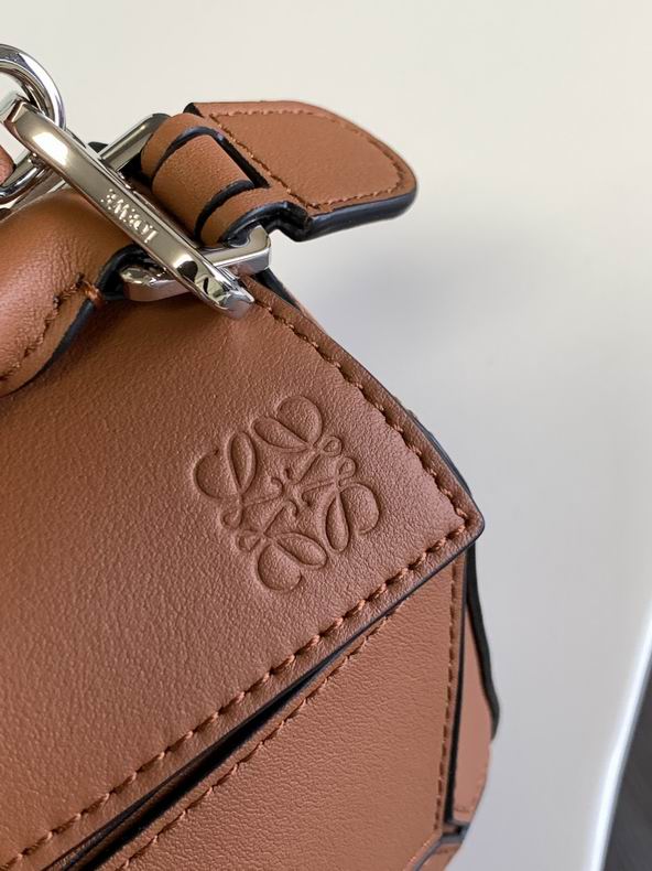 Loewe 061838 18x12.5x8cm ss1 (4)