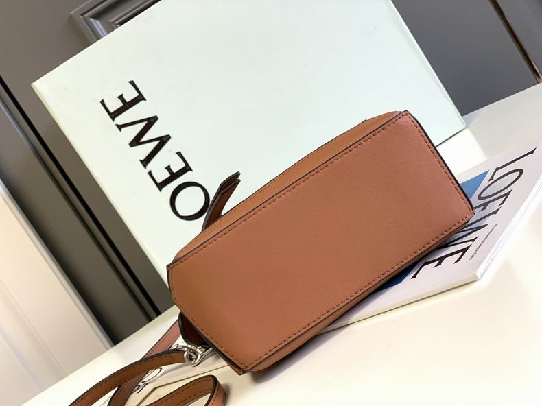 Loewe 061838 18x12.5x8cm ss1 (5)