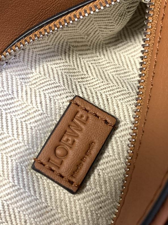 Loewe 061838 18x12.5x8cm ss1 (8)