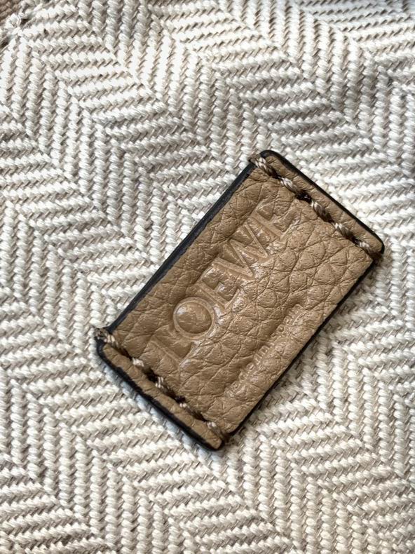 Loewe 061838 18x12.5x8cm ss12 (6)