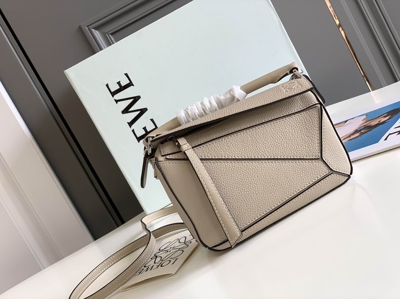 Loewe 061838 18x12.5x8cm ss15 (1)