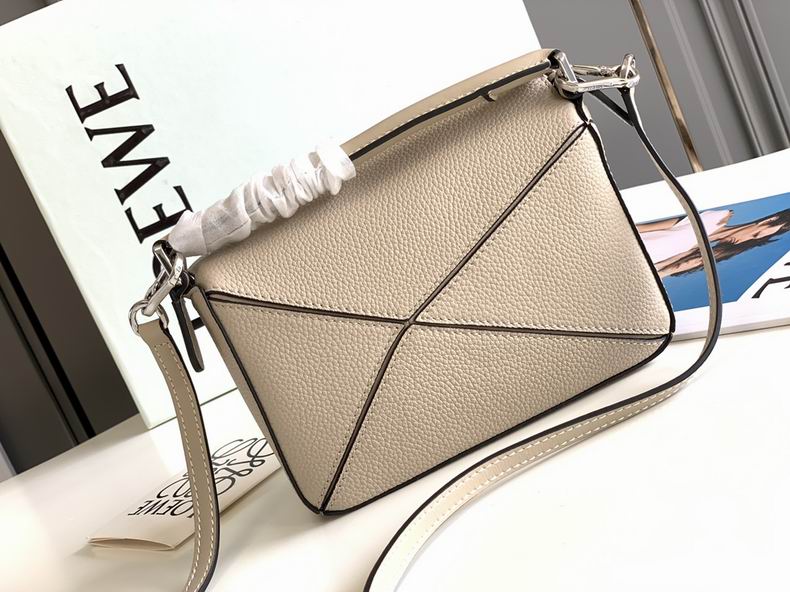 Loewe 061838 18x12.5x8cm ss15 (3)